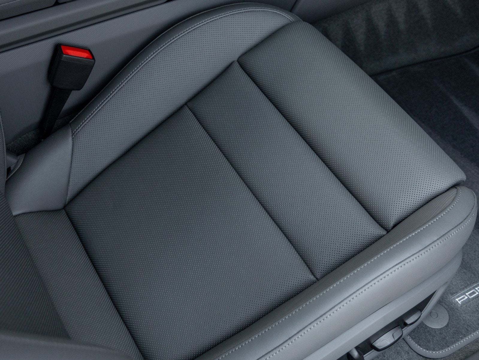 2025 Porsche Taycan 4