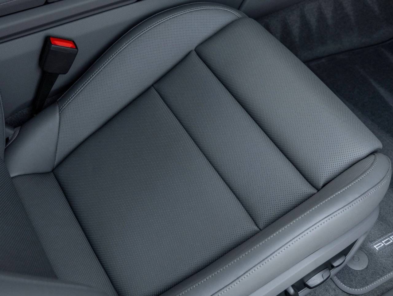 2025 Porsche Taycan 4
