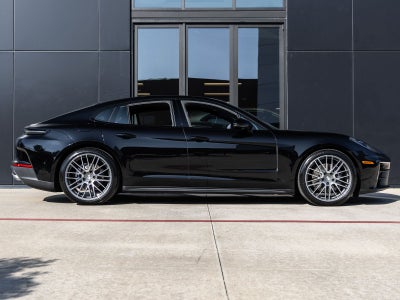 2026 Porsche Panamera 4