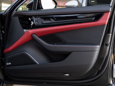 2026 Porsche Panamera 4