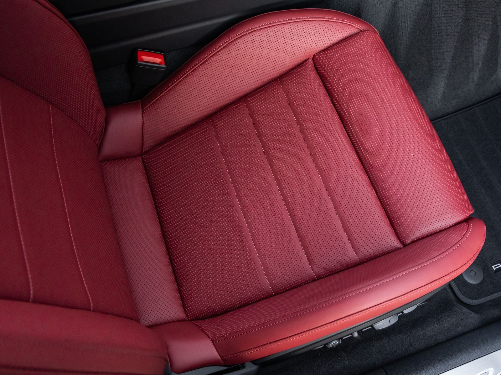 2026 Porsche Panamera 4