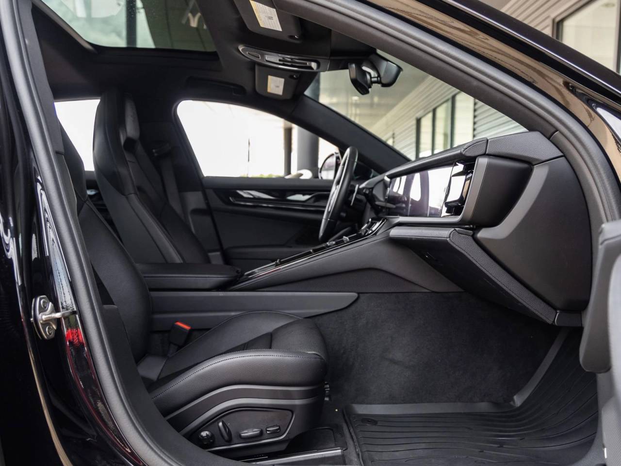 2025 Porsche Panamera RWD