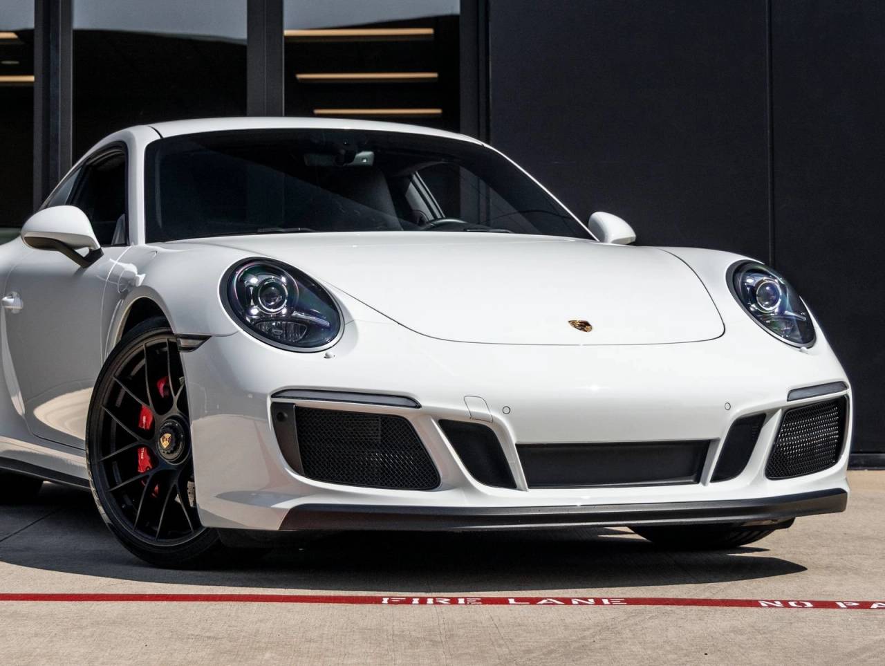 2018 Porsche 911 911 Carrera 4 GTS