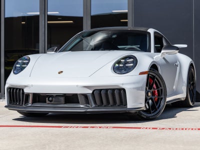2026 Porsche 911 Carrera 4 GTS