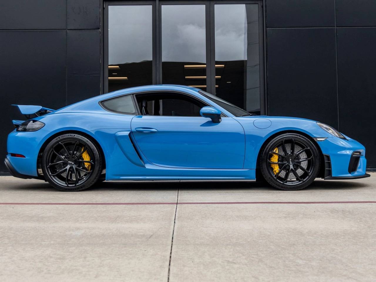 2023 Porsche 718 Cayman GT4