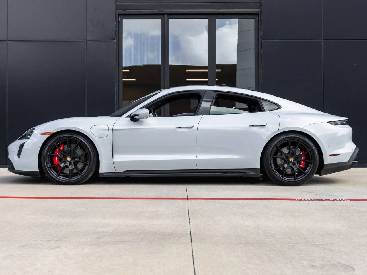 2024 Porsche Taycan Taycan GTS (MY24)