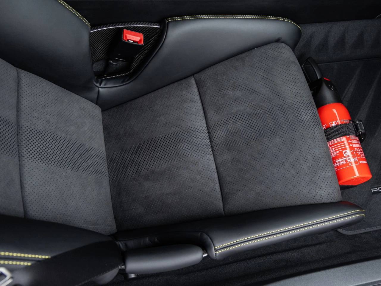 2025 Porsche 718 Cayman GT4 RS