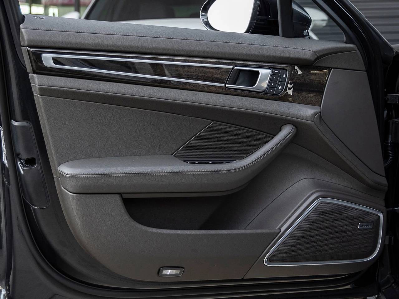 2023 Porsche Panamera Platinum Edition