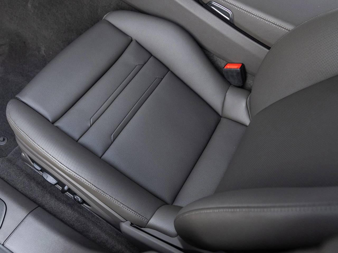 2023 Porsche Panamera Platinum Edition