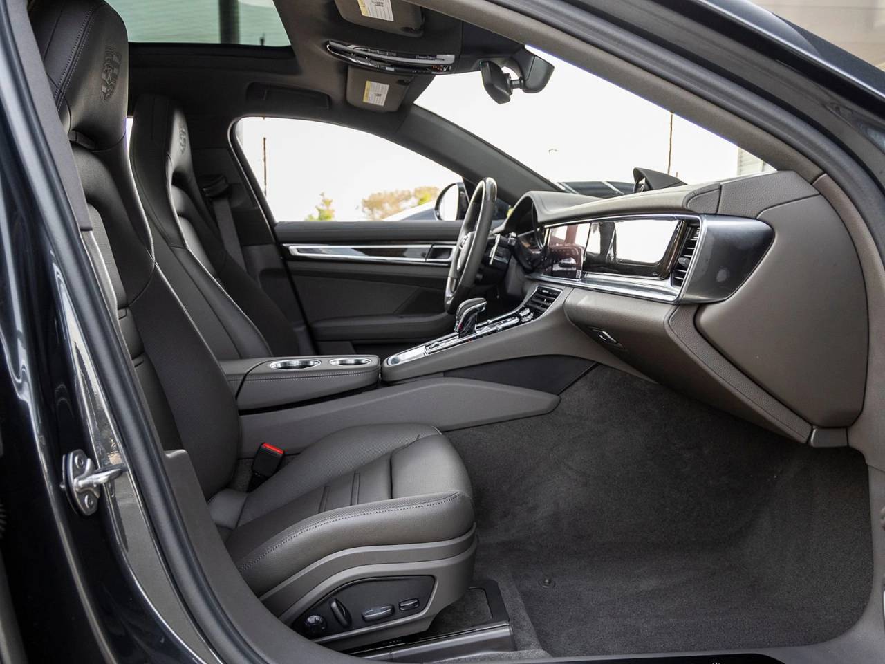 2023 Porsche Panamera Platinum Edition