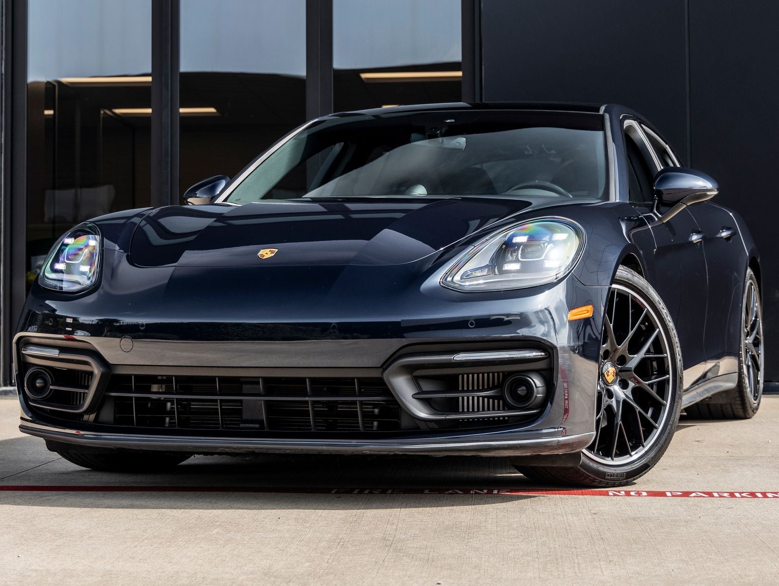 2023 Porsche Panamera Panamera 4 Platinum Edition (MY23)