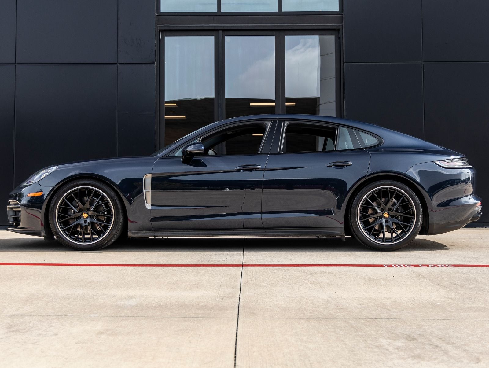 2023 Porsche Panamera Panamera 4 Platinum Edition (MY23)