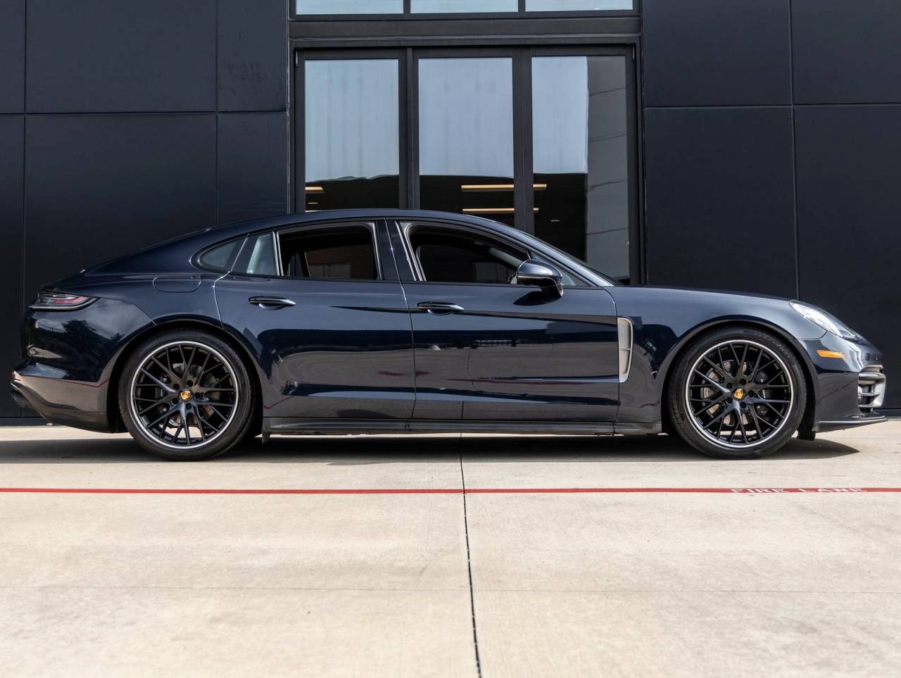 2023 Porsche Panamera Panamera 4 Platinum Edition (MY23)