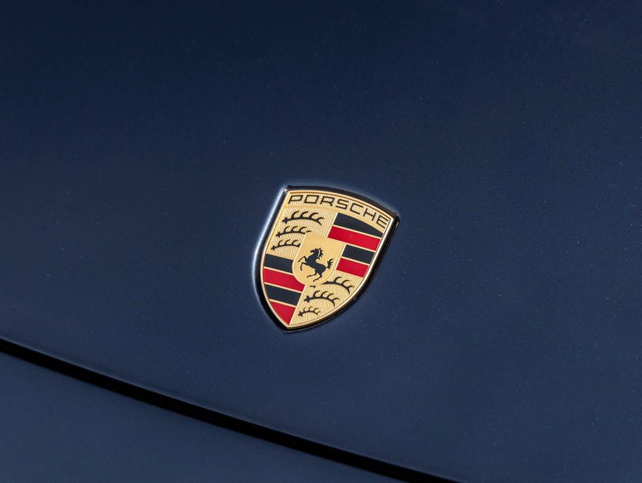 2023 Porsche Panamera Panamera 4 Platinum Edition (MY23)