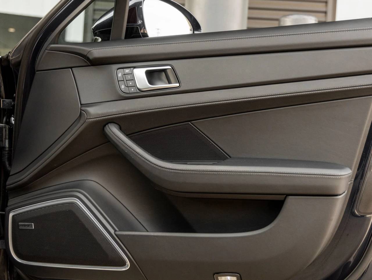 2023 Porsche Panamera Panamera 4 Platinum Edition (MY23)