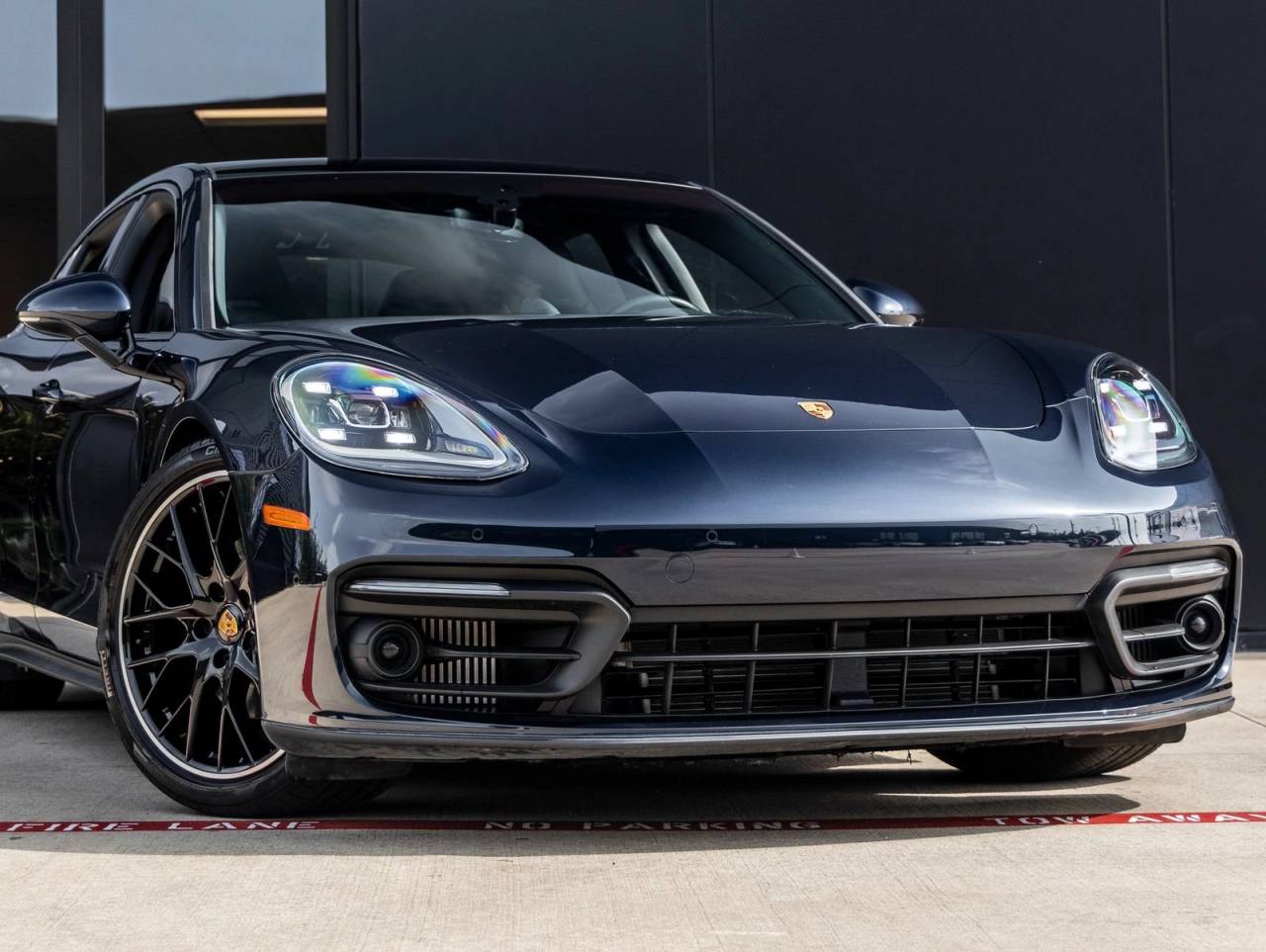 2023 Porsche Panamera Panamera 4 Platinum Edition (MY23)