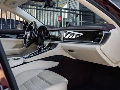 2022 Porsche Panamera 4