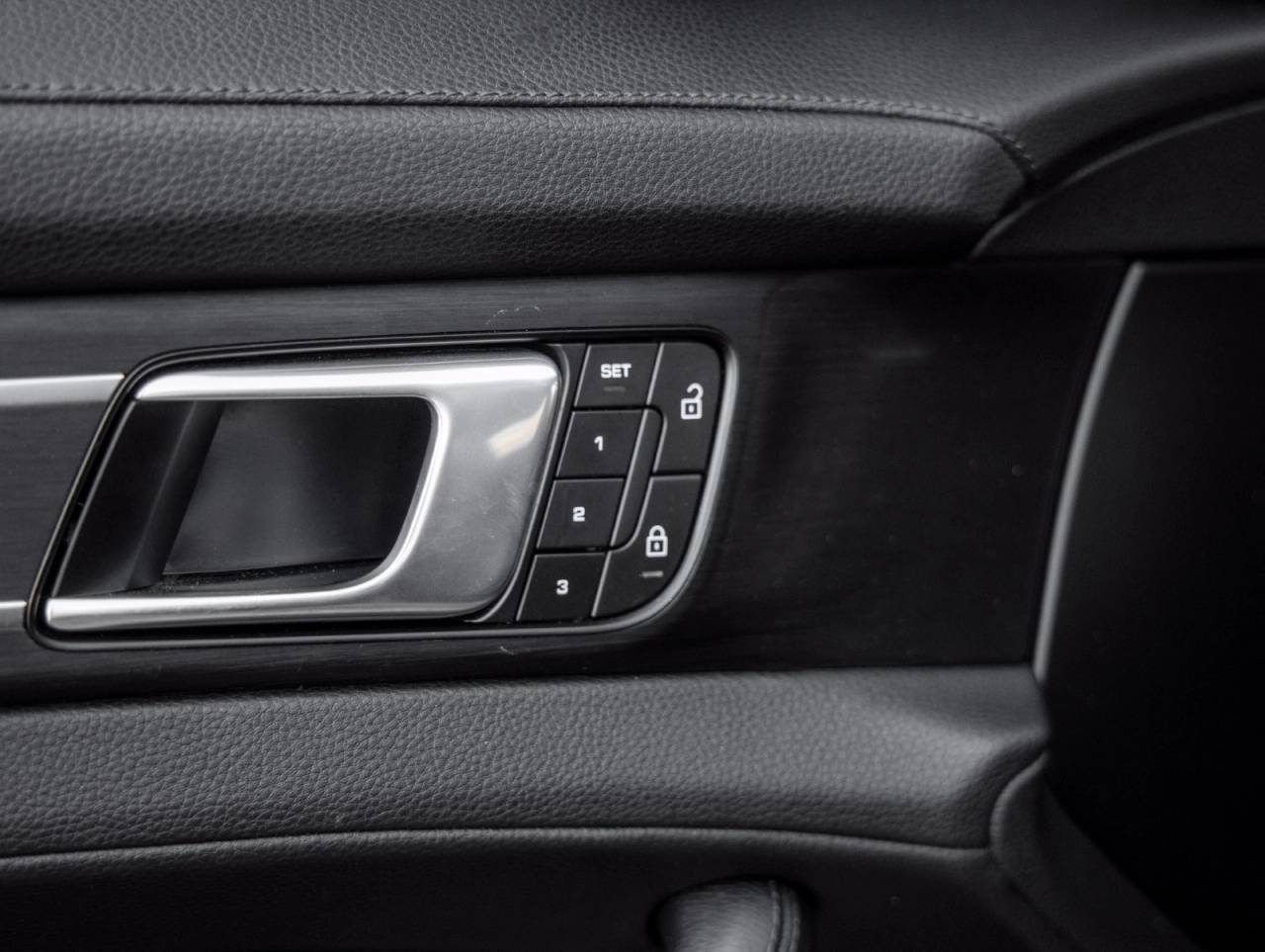 2023 Porsche Panamera Panamera 4 Platinum Edition
