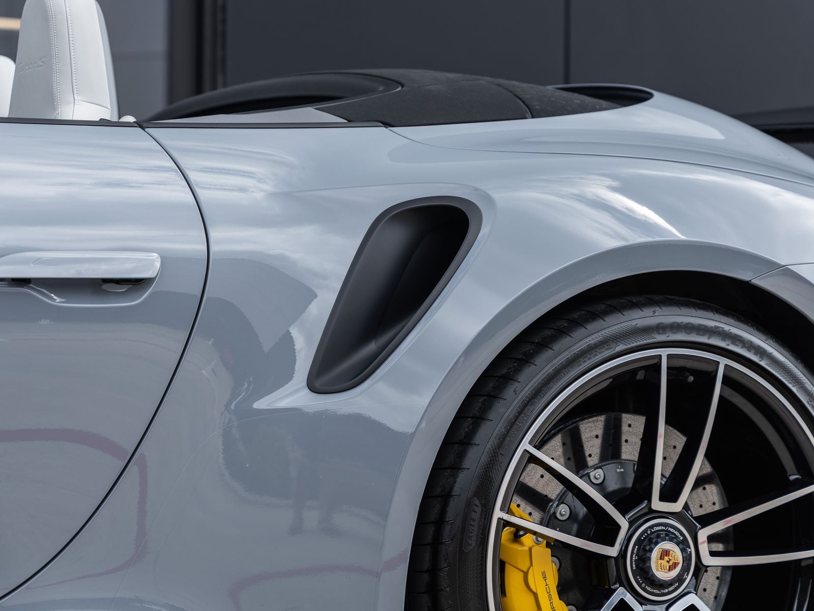 2023 Porsche 911 911 Turbo S Cabriolet (MY23)