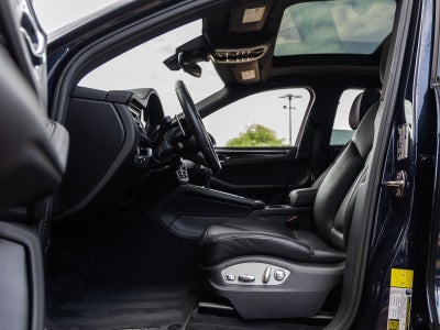 2023 Porsche Macan T