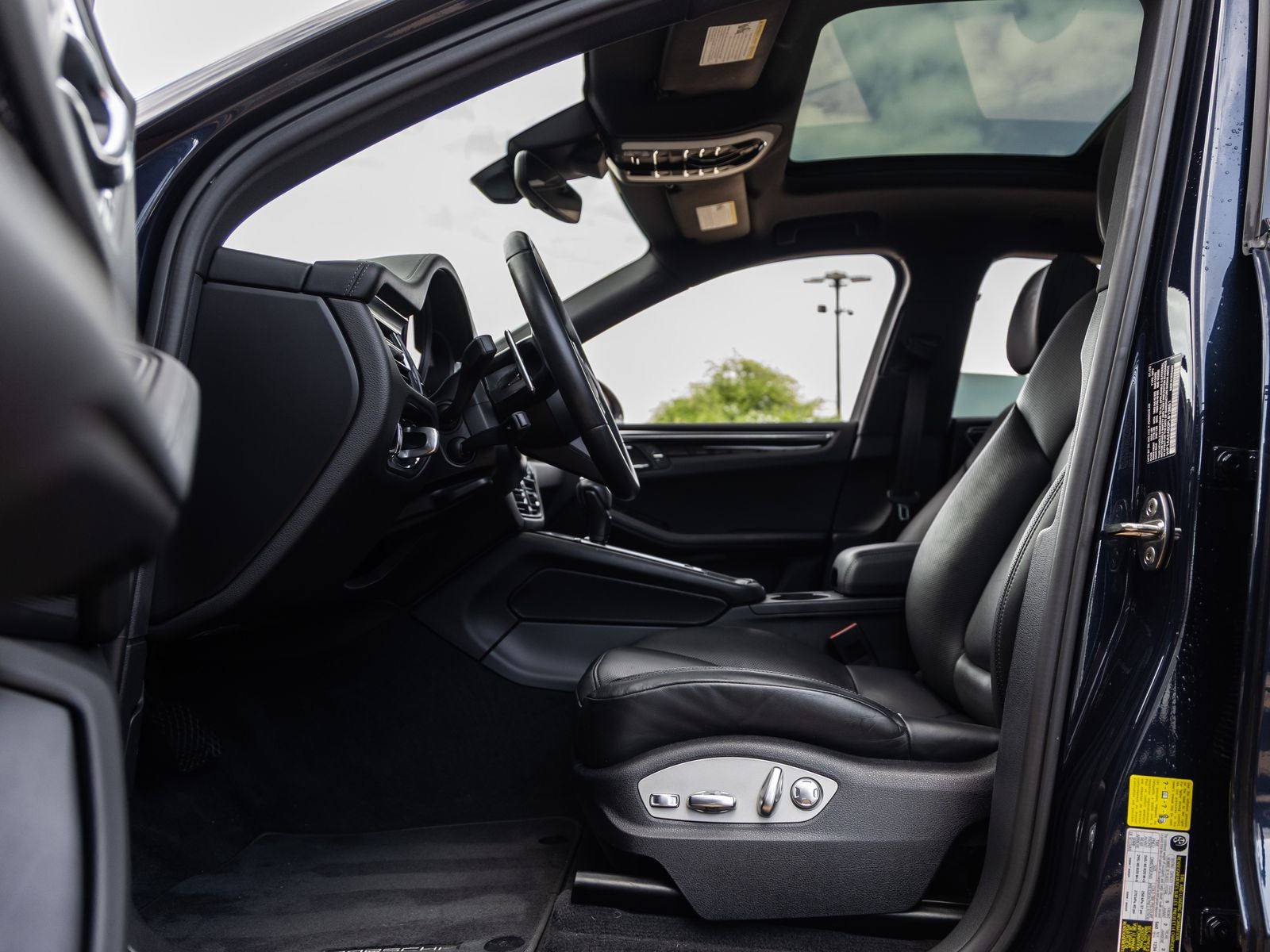 2023 Porsche Macan T