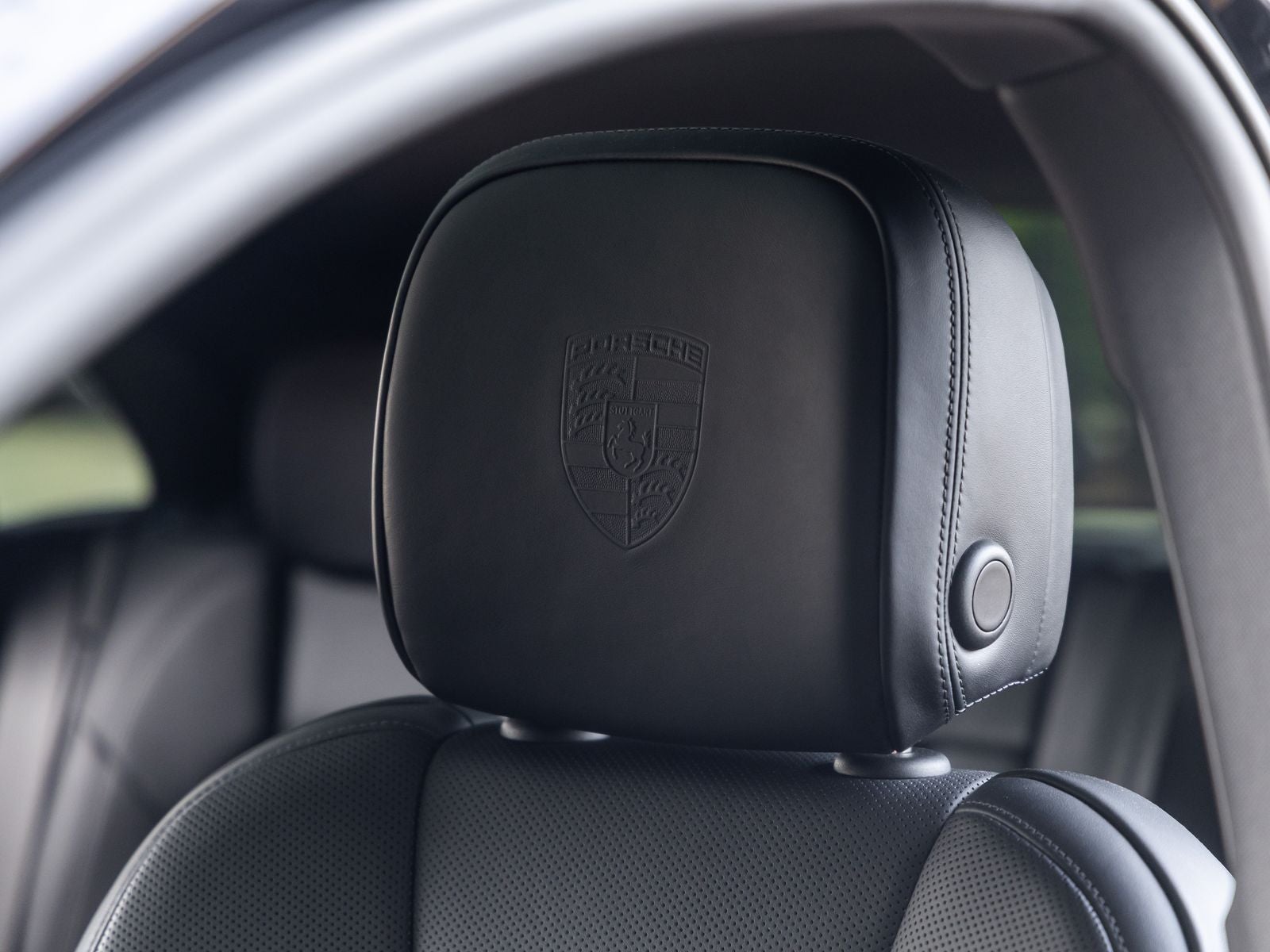 2023 Porsche Macan T