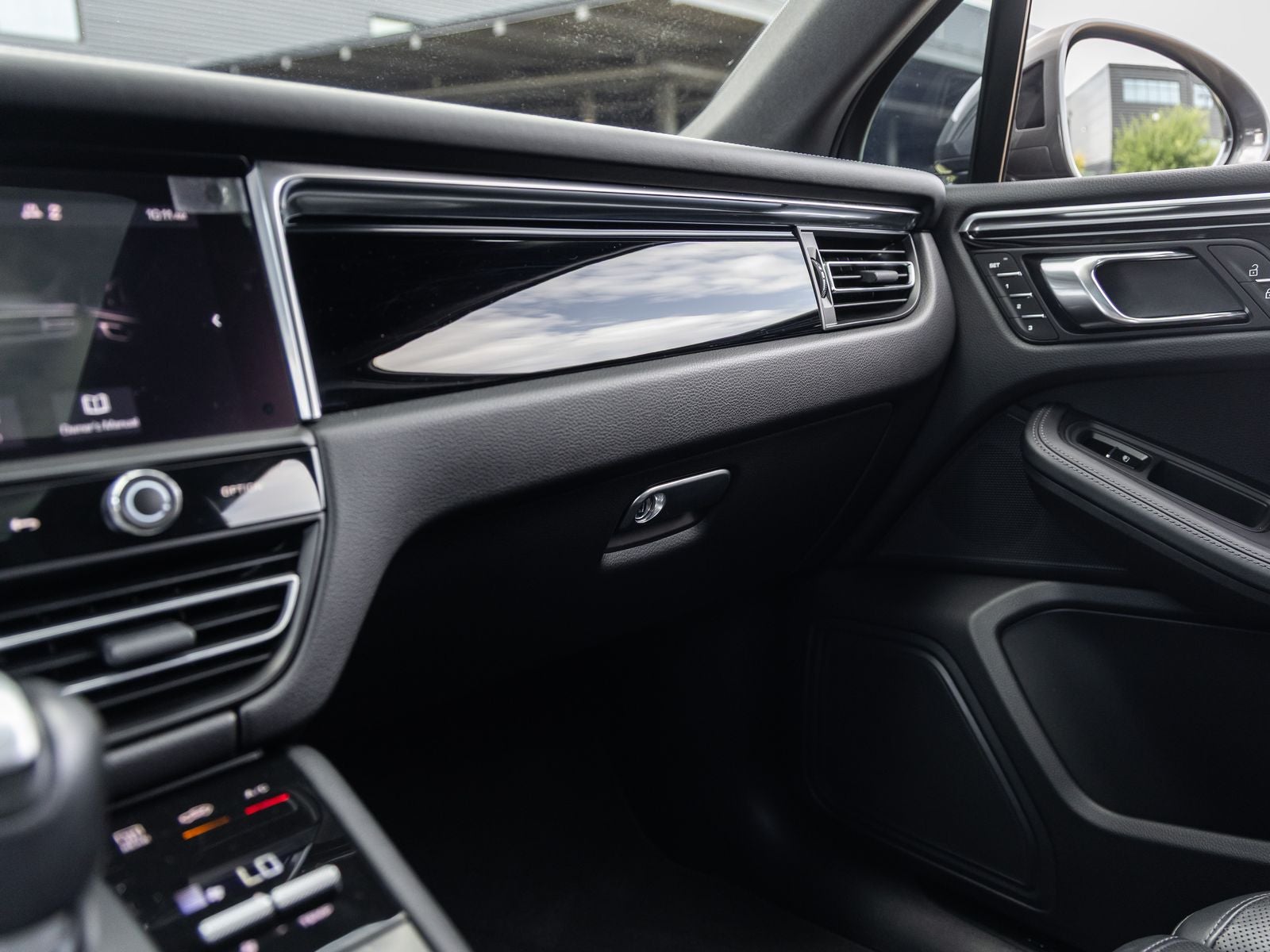 2023 Porsche Macan T