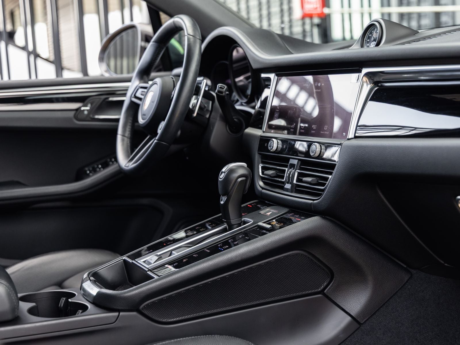 2023 Porsche Macan T