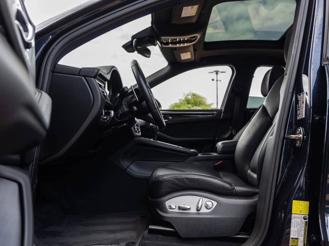 2023 Porsche Macan T