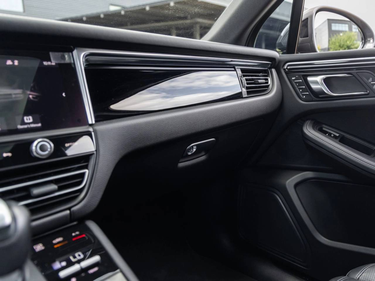 2023 Porsche Macan T