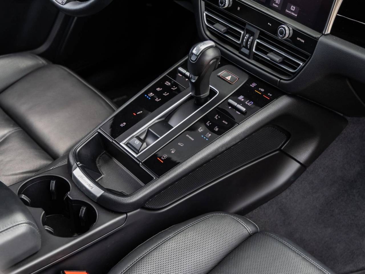 2023 Porsche Macan T