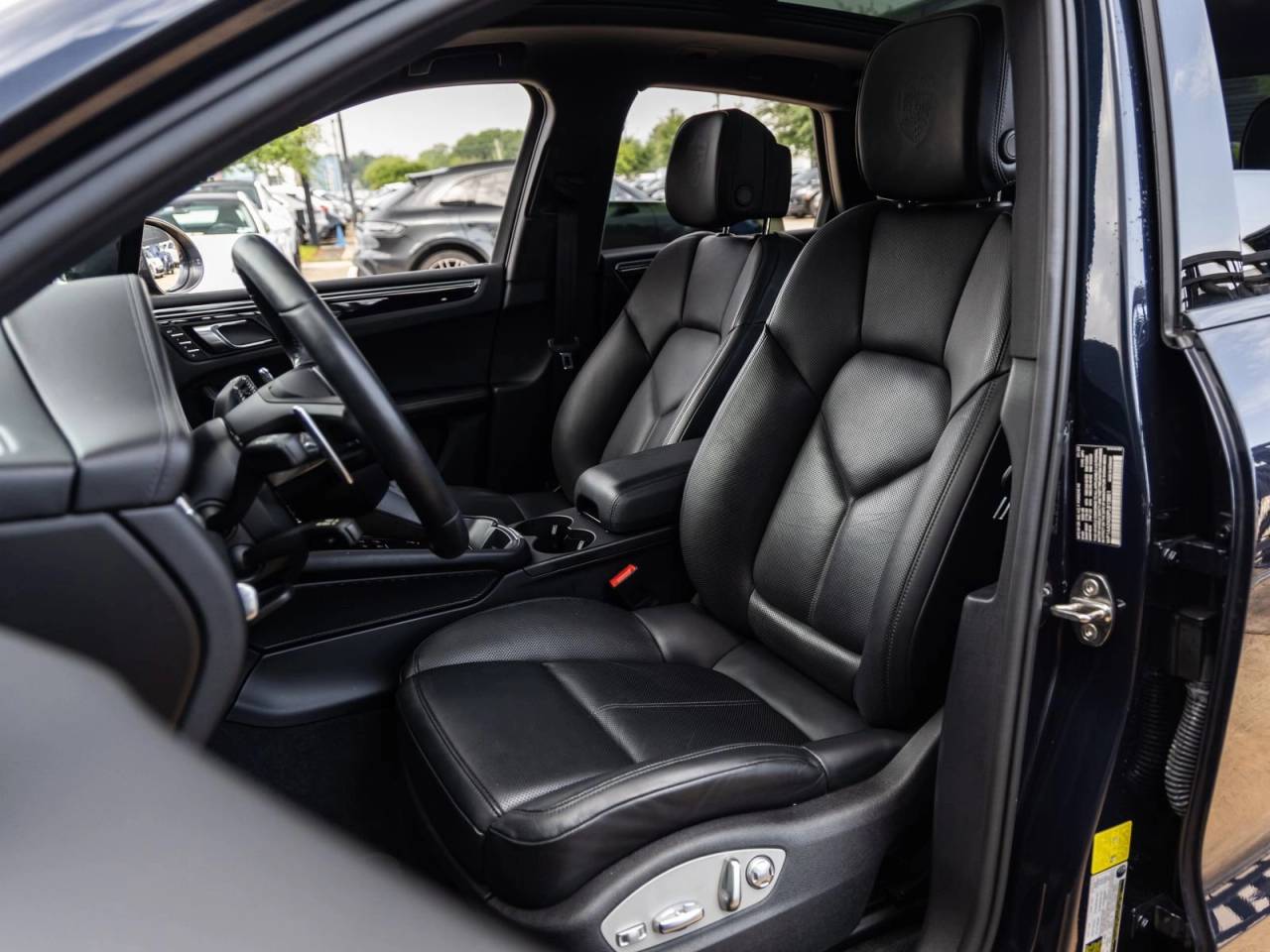 2023 Porsche Macan T