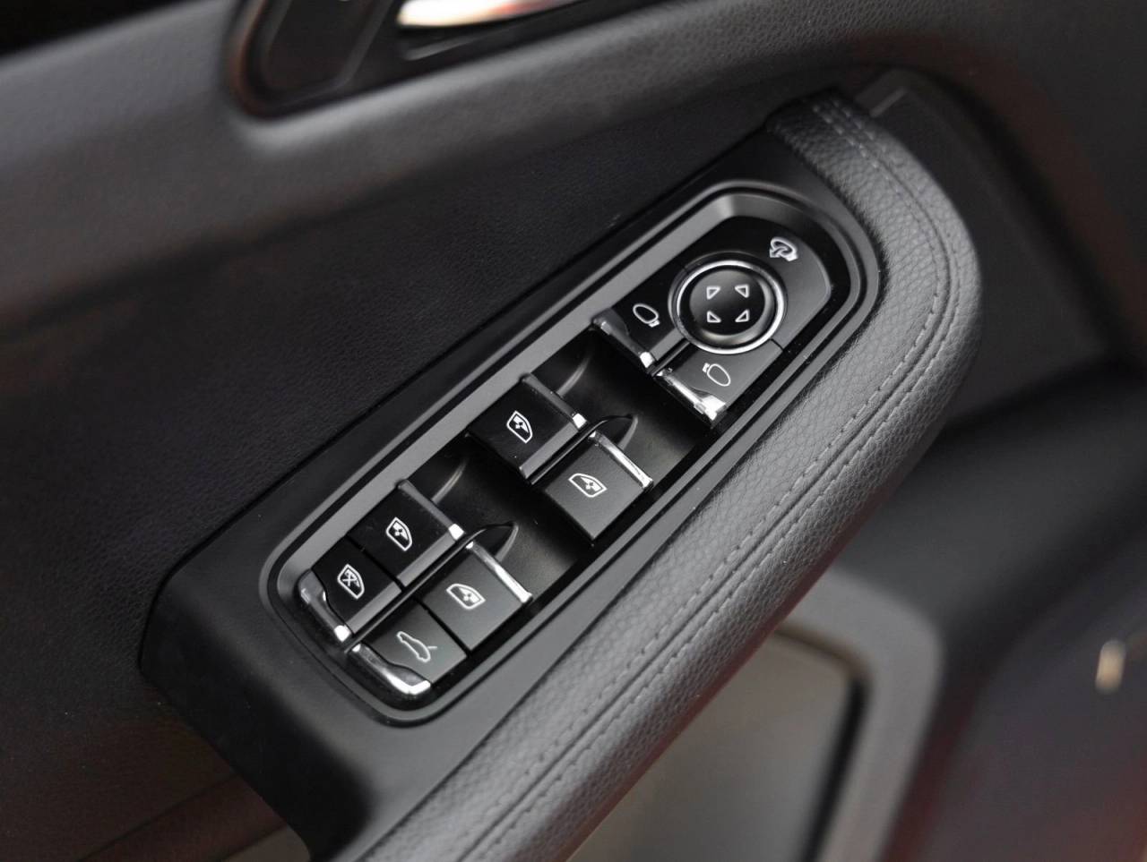 2024 Porsche Macan AWD