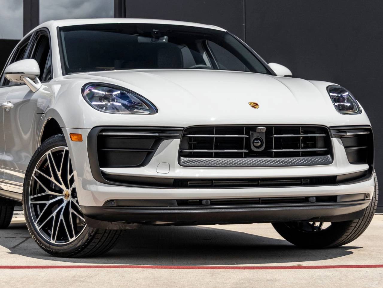 2026 Porsche Macan AWD