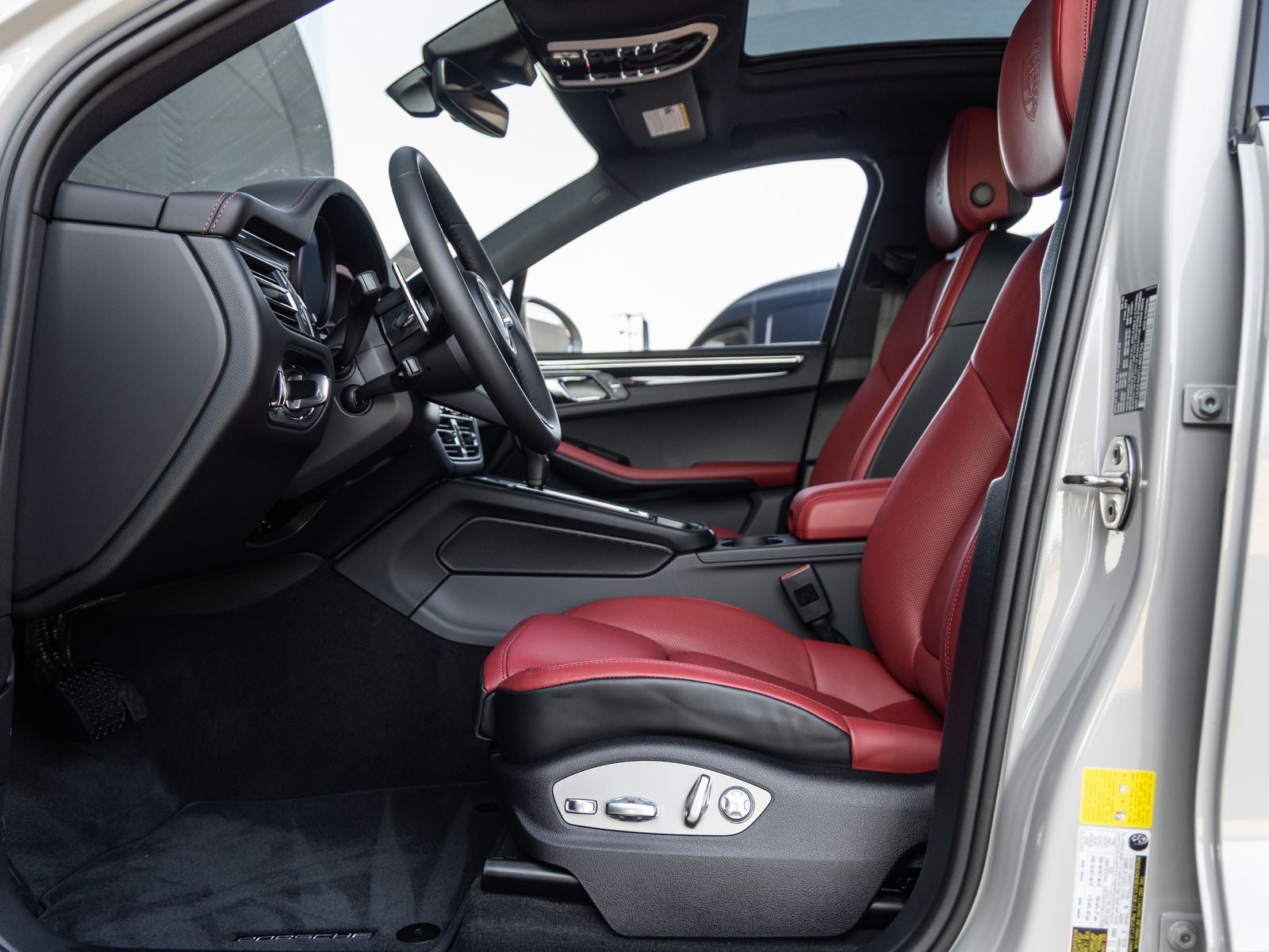 2026 Porsche Macan AWD