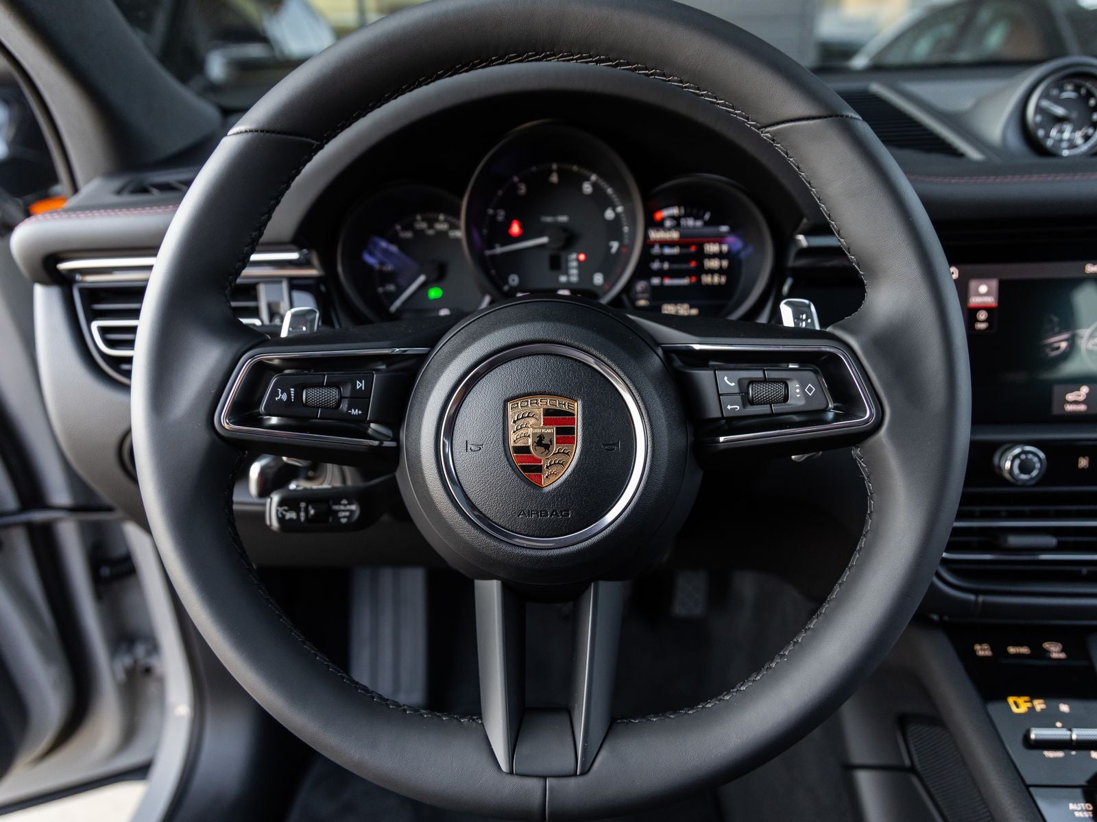 2026 Porsche Macan AWD