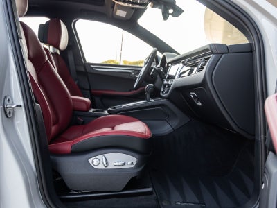 2026 Porsche Macan AWD