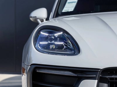 2026 Porsche Macan AWD