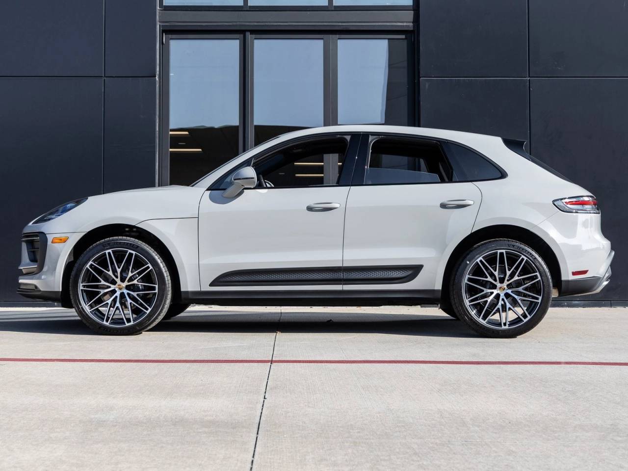 2026 Porsche Macan AWD