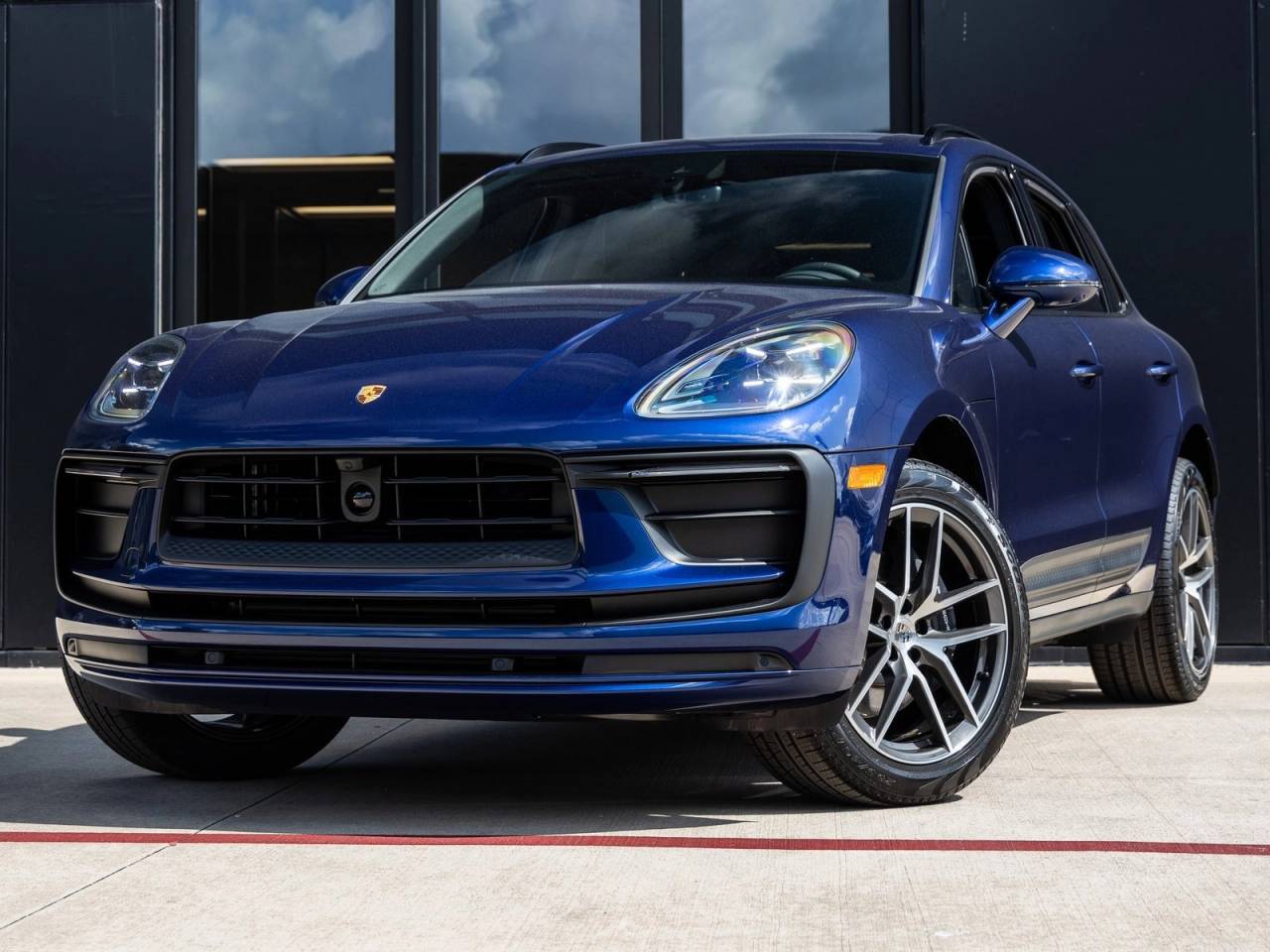 2025 Porsche Macan AWD