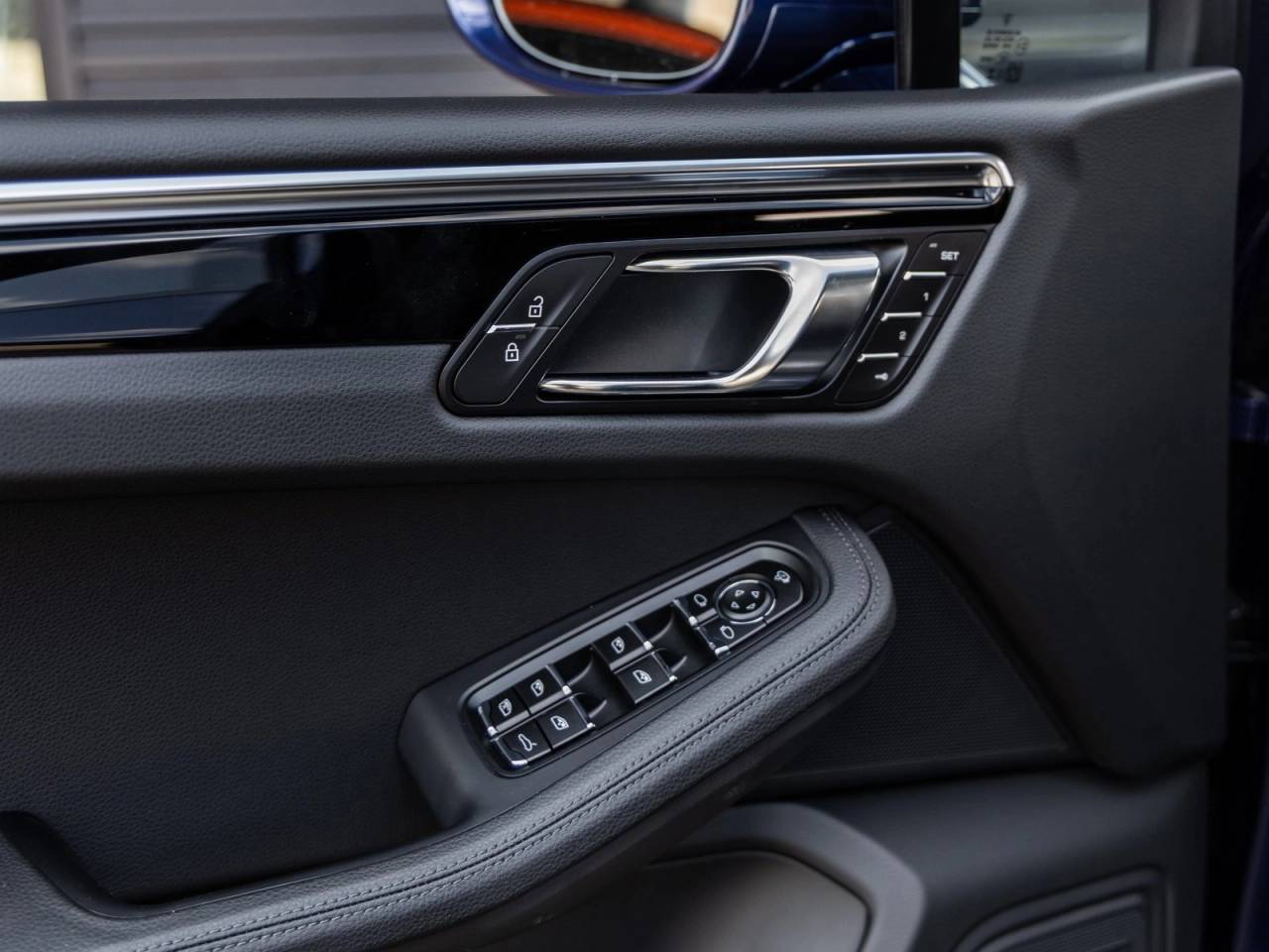 2025 Porsche Macan AWD
