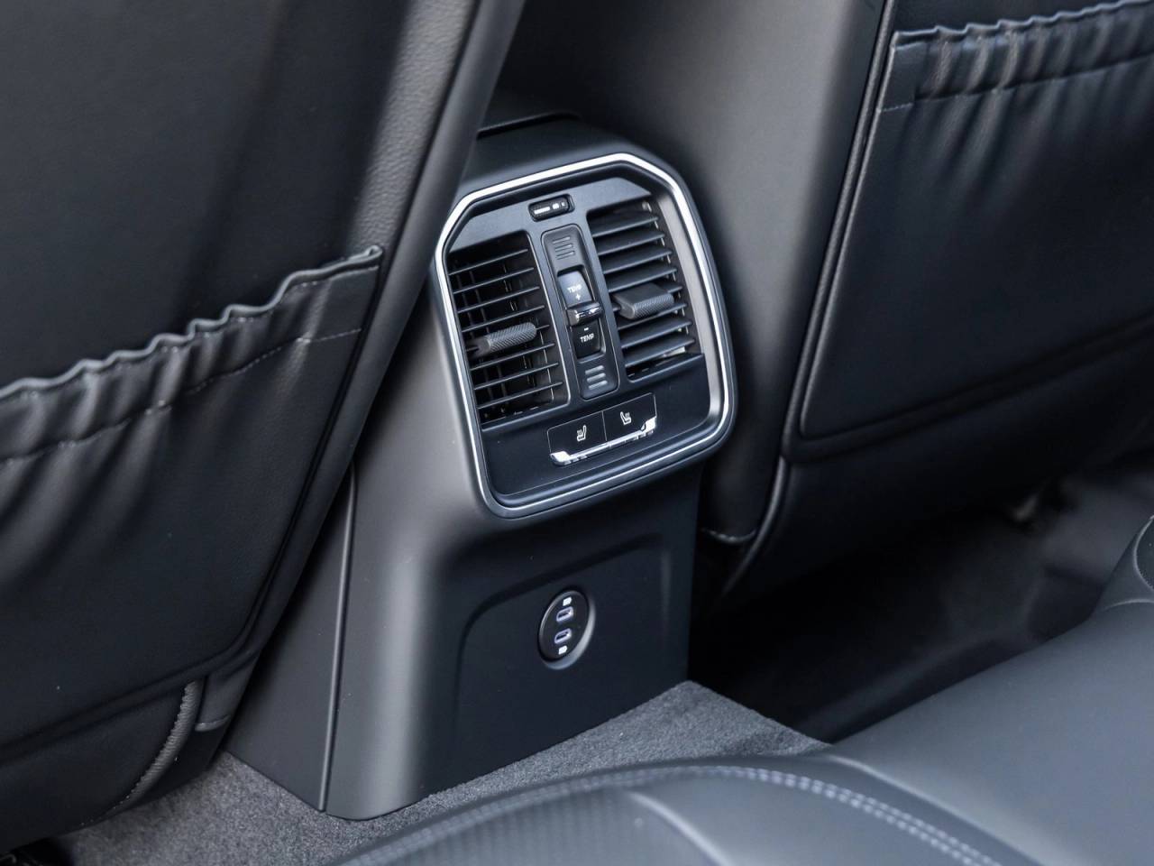 2025 Porsche Macan AWD