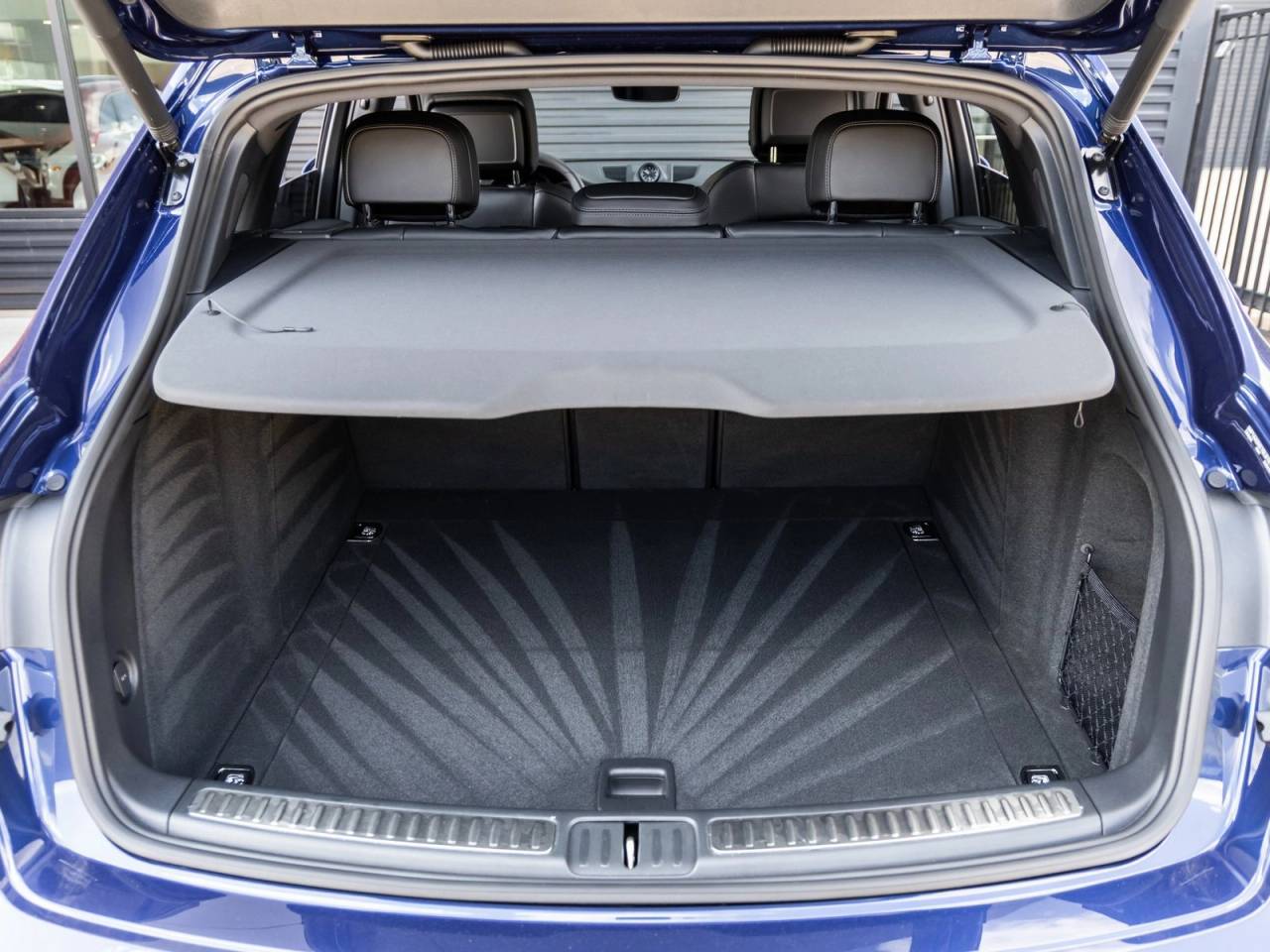 2025 Porsche Macan AWD