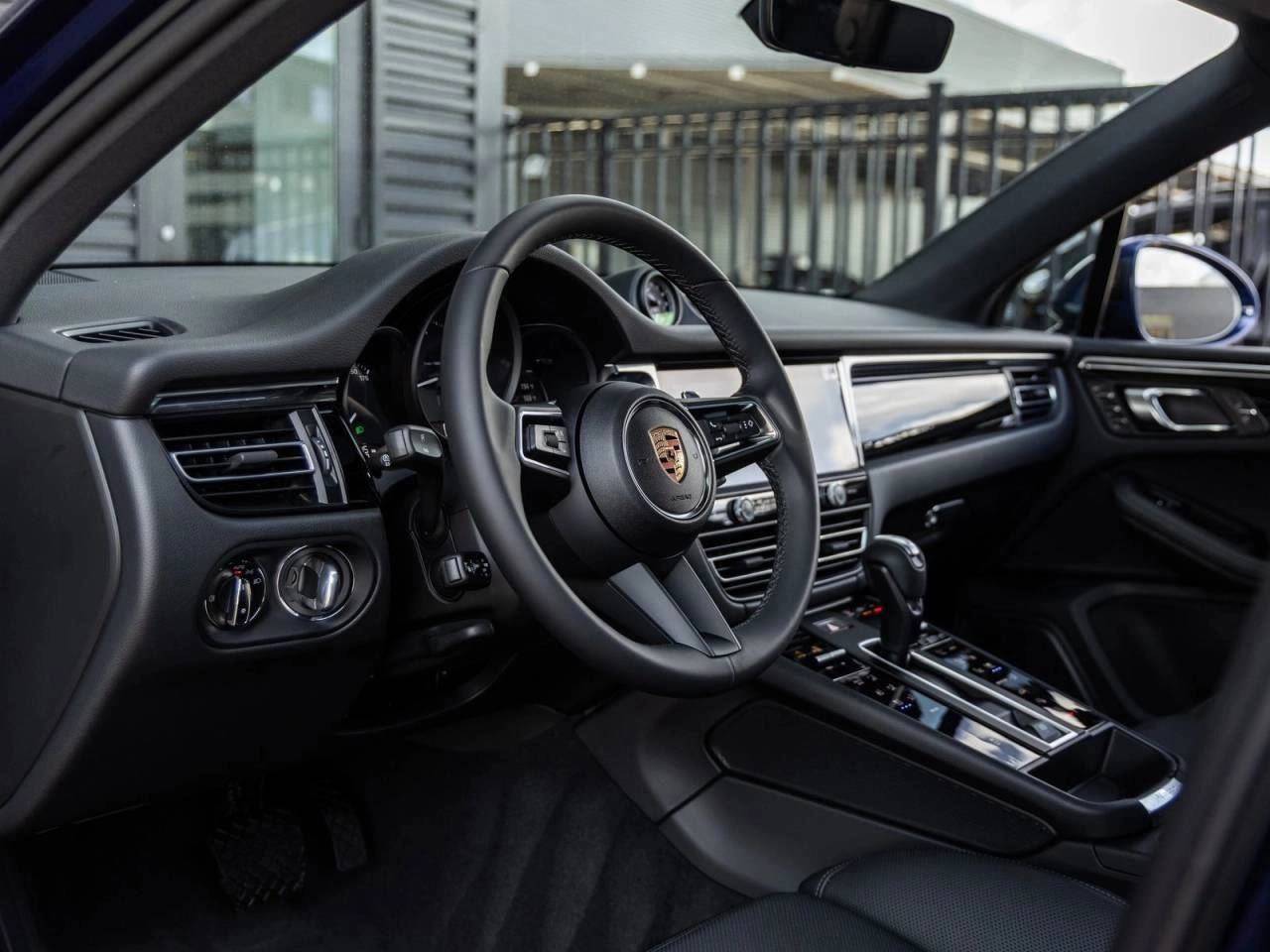 2025 Porsche Macan AWD