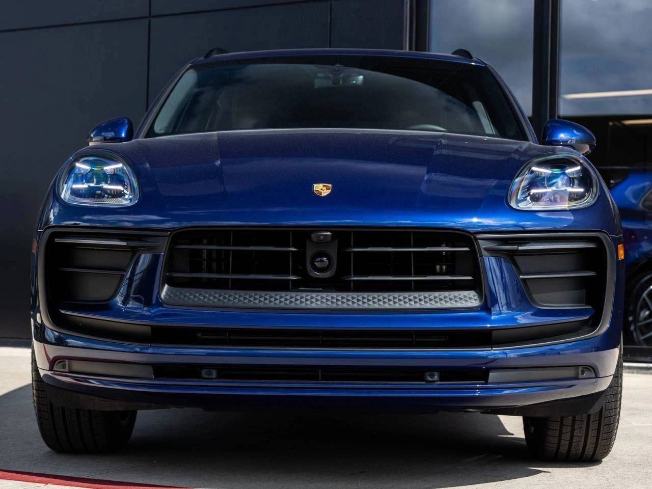 2025 Porsche Macan AWD