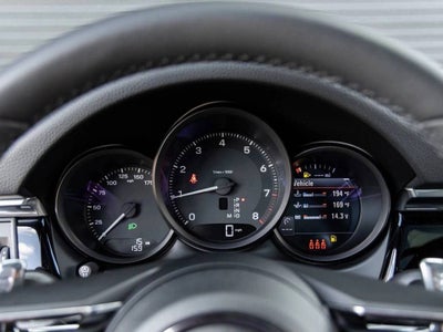2025 Porsche Macan AWD