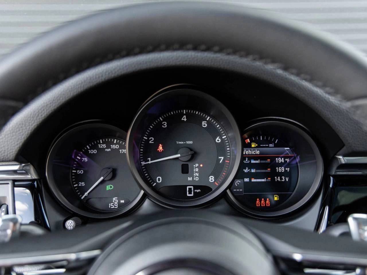 2025 Porsche Macan AWD