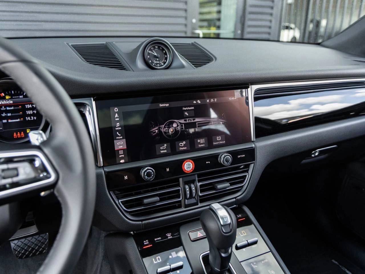 2025 Porsche Macan AWD