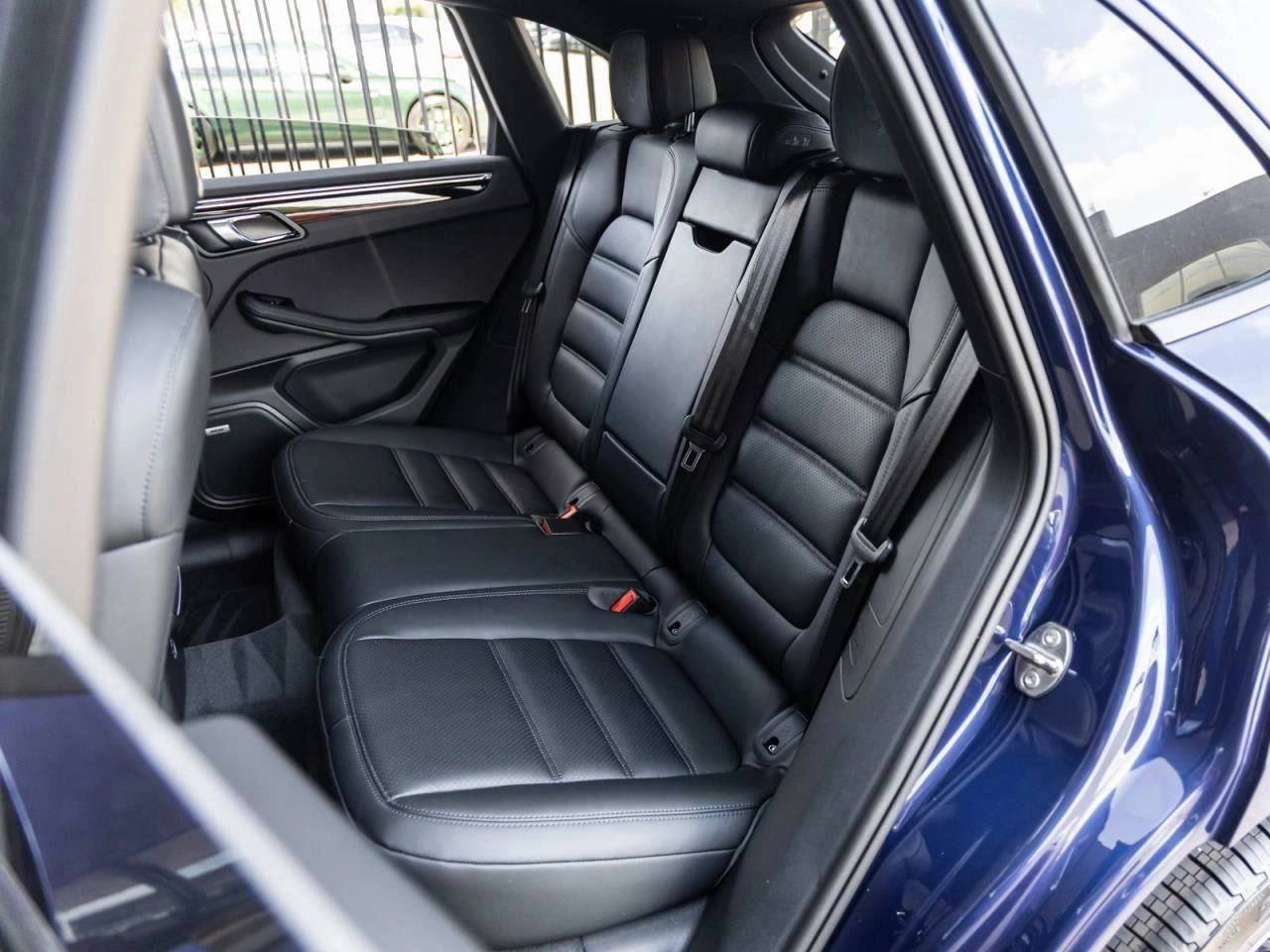 2025 Porsche Macan AWD