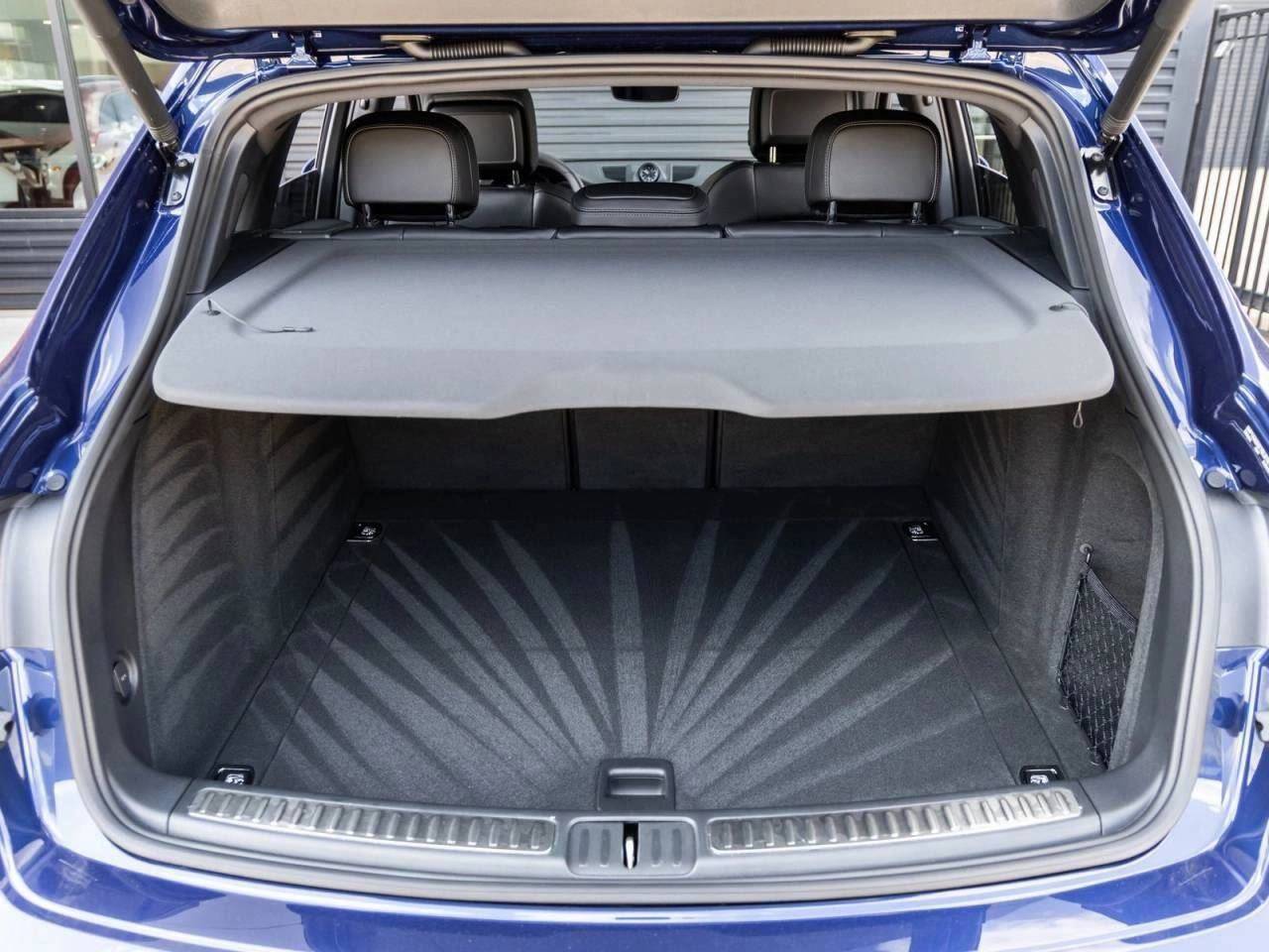 2025 Porsche Macan AWD